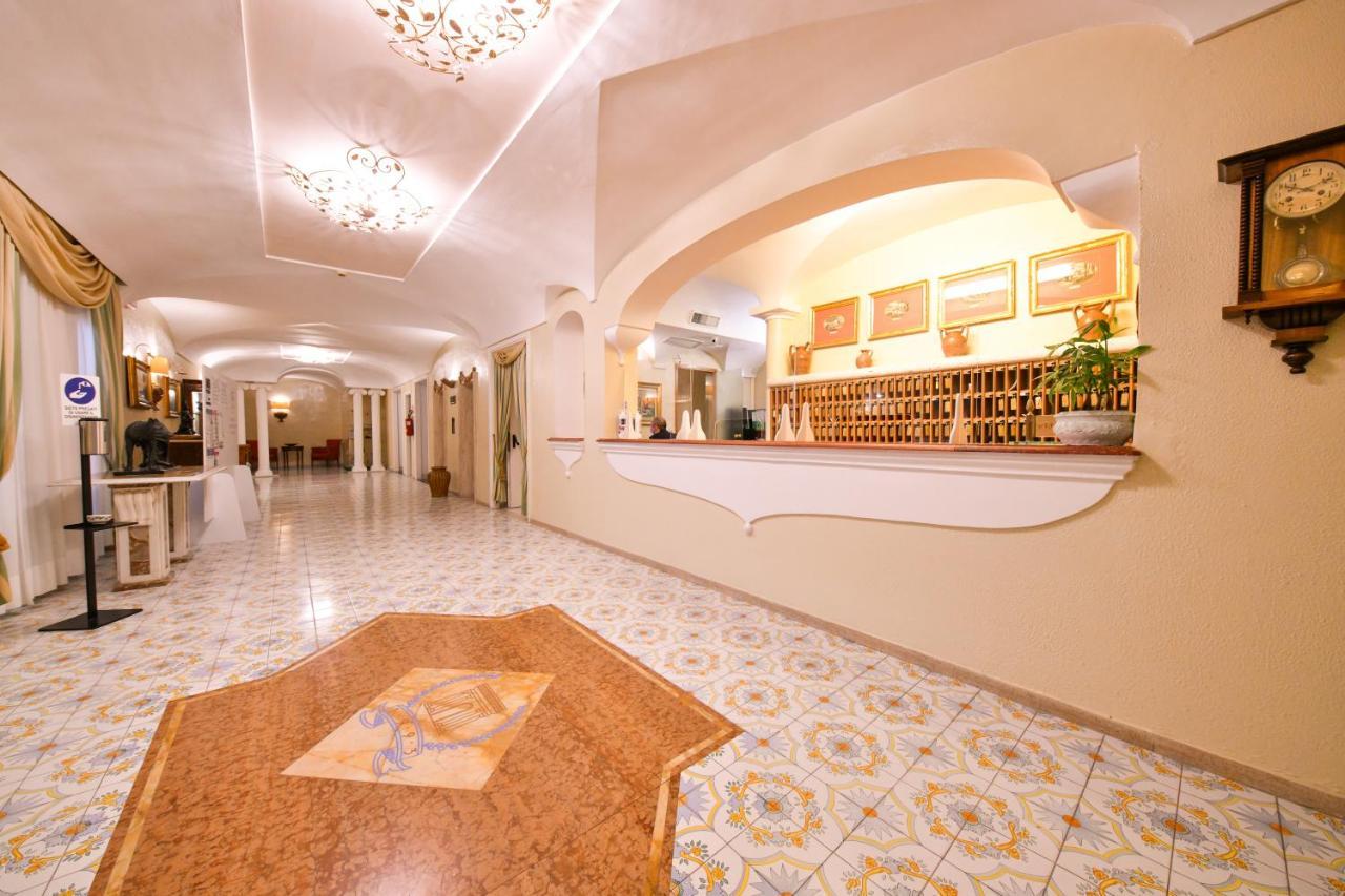 Grand Hotel Terme Di Augusto 拉科阿梅诺 外观 照片